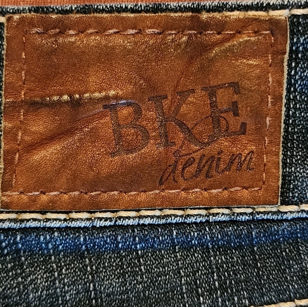 BKE Indigo Wash Denim Crop Capris - Picture 6 of 10